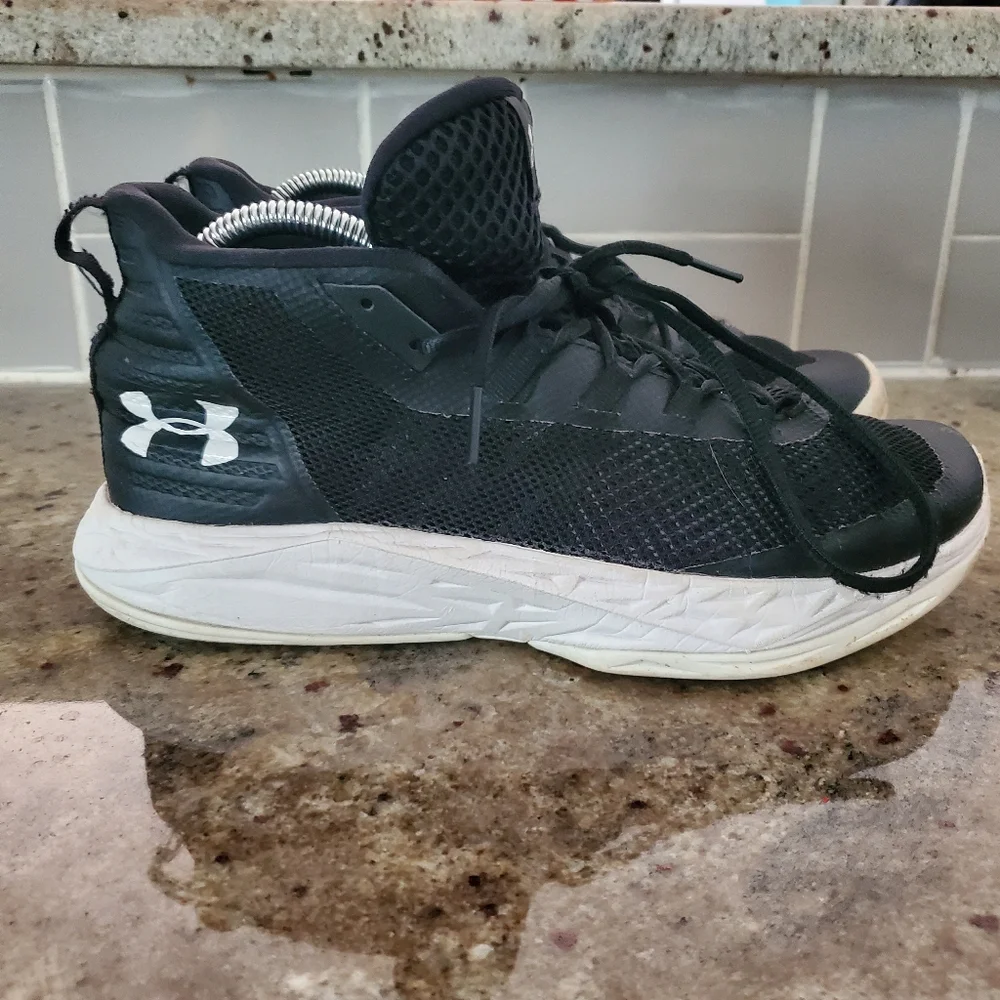 Under Armour Mens 8 Jet Mid Basketball Shoes Black 3020623-001 Mesh Lace‎ Up